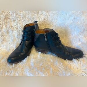 Pikolinos Rotterdam Bootie in Black with back trim in silver and burgundy